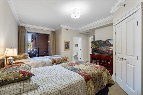 301-222 Second Ave, Qualicum Beach, BC - Indoor Photo Showing Bedroom