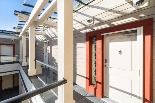 301-222 Second Ave, Qualicum Beach, BC -  With Exterior