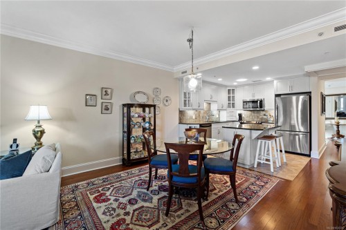 301-222 Second Ave, Qualicum Beach, BC - Indoor