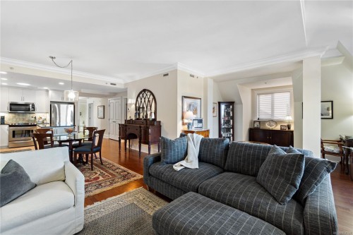 301-222 Second Ave, Qualicum Beach, BC - Indoor Photo Showing Living Room