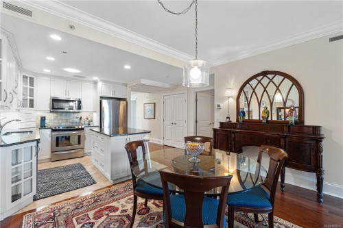 301-222 Second Ave, Qualicum Beach, BC - Indoor