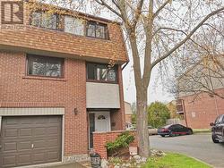 33 - 1051 CEDARGLEN GATE  Mississauga, ON L5C 3A7
