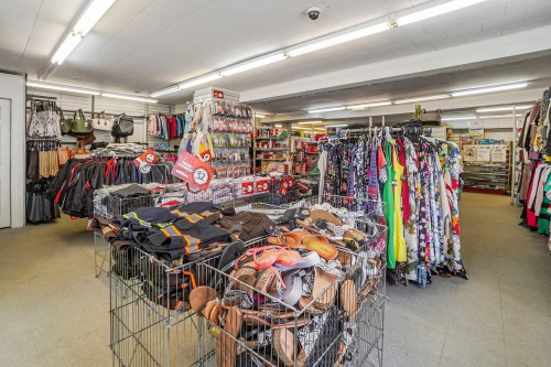 Commerce - 3593 Rue Queen, Rawdon, QC - Indoor With Storage