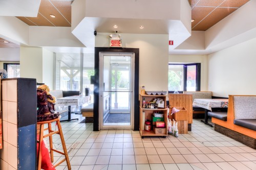 Front of Structure - 244 Rue Principale E., Farnham, QC - Indoor