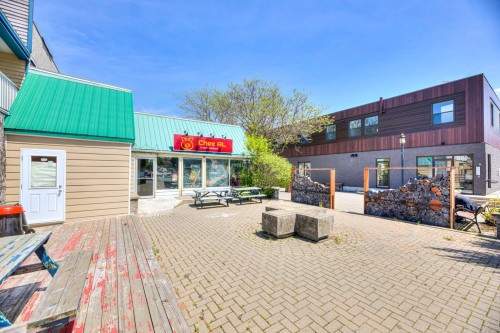 Courtyard - 244 Rue Principale E., Farnham, QC - Outdoor