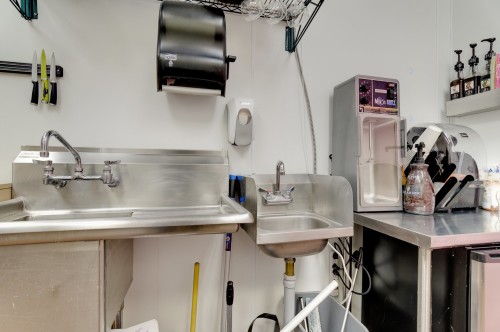 Commerce - A-3671 Boul. St-Jean, Dollard-Des-Ormeaux, QC 