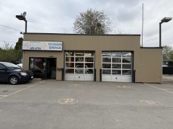 489 Ch. du Bord-de-l'Eau  Laval (Sainte-Dorothée), QC H7X 1T2