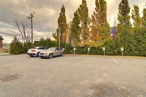 Stationnement - B-4305 Ch. Des Prairies, Brossard, QC 