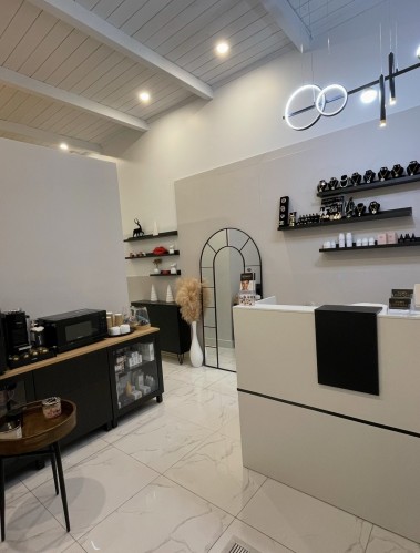 Commerce - B-4305 Ch. Des Prairies, Brossard, QC 