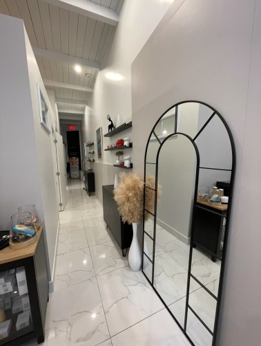Commerce - B-4305 Ch. Des Prairies, Brossard, QC 