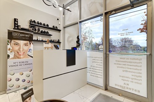 Commerce - B-4305 Ch. Des Prairies, Brossard, QC 