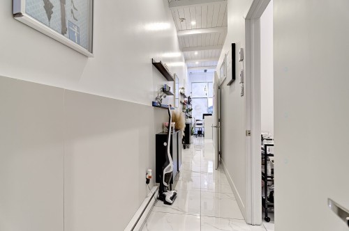 Workshop - B-4305 Ch. Des Prairies, Brossard, QC 