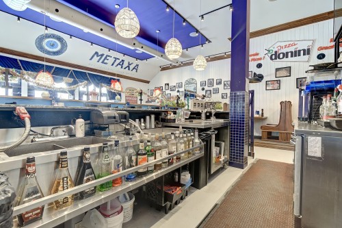 Commerce - 105F Av. Guindon, Saint-Sauveur, QC 