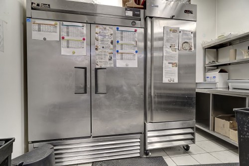 Commerce - 105F Av. Guindon, Saint-Sauveur, QC 