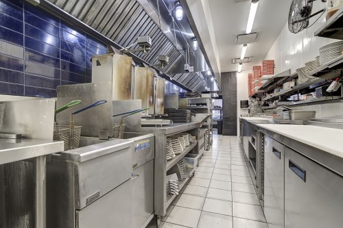 Commerce - 105F Av. Guindon, Saint-Sauveur, QC 