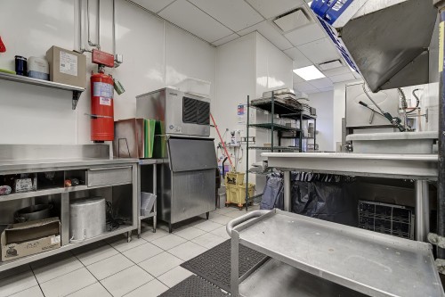 Commerce - 105F Av. Guindon, Saint-Sauveur, QC 