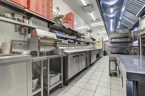 Commerce - 105F Av. Guindon, Saint-Sauveur, QC 