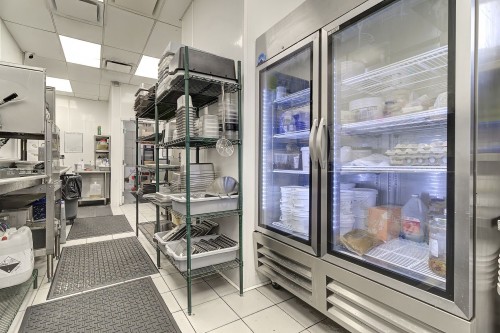 Commerce - 105F Av. Guindon, Saint-Sauveur, QC 