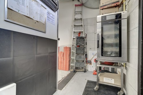 Commerce - 105F Av. Guindon, Saint-Sauveur, QC 