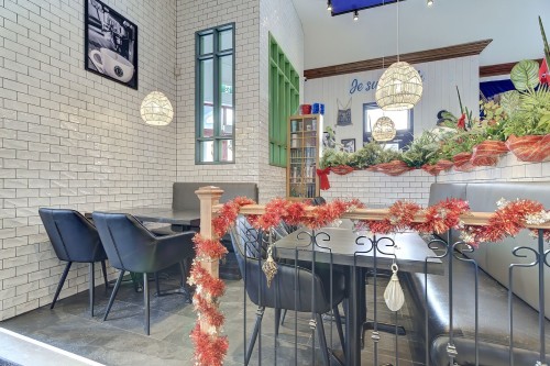 Commerce - 105F Av. Guindon, Saint-Sauveur, QC 