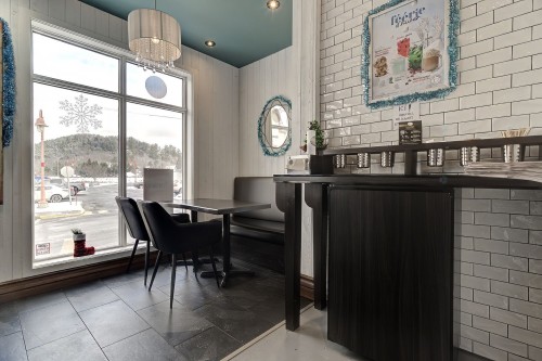 Commerce - 105F Av. Guindon, Saint-Sauveur, QC 