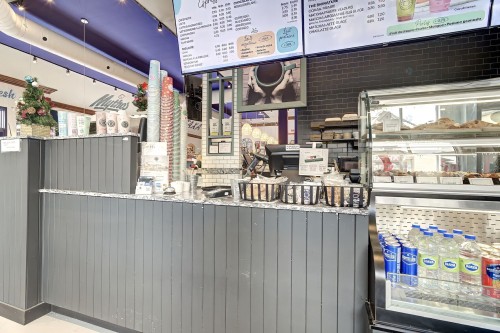 Commerce - 105F Av. Guindon, Saint-Sauveur, QC 