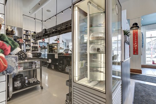 Commerce - 105F Av. Guindon, Saint-Sauveur, QC 