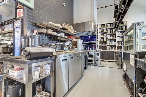 Commerce - 105F Av. Guindon, Saint-Sauveur, QC 