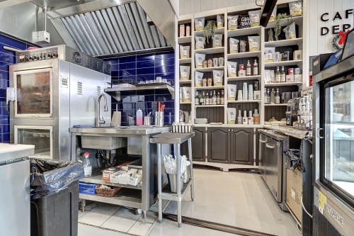 Commerce - 105F Av. Guindon, Saint-Sauveur, QC 