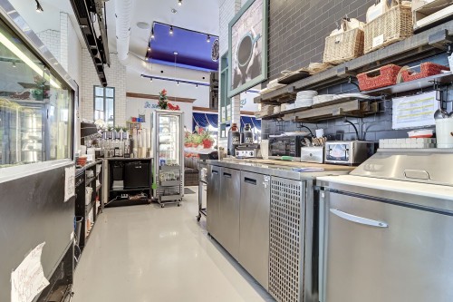 Commerce - 105F Av. Guindon, Saint-Sauveur, QC 