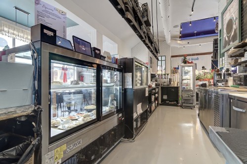 Commerce - 105F Av. Guindon, Saint-Sauveur, QC 