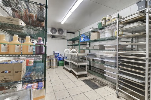 Commerce - 105F Av. Guindon, Saint-Sauveur, QC 