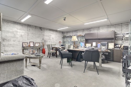 Commerce - 105F Av. Guindon, Saint-Sauveur, QC 