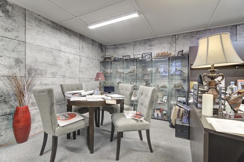 Commerce - 105F Av. Guindon, Saint-Sauveur, QC 