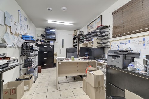 Commerce - 105F Av. Guindon, Saint-Sauveur, QC 