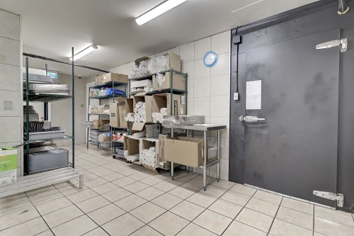 Commerce - 105F Av. Guindon, Saint-Sauveur, QC 