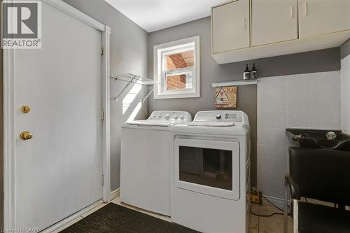 Laundry room featuring washing machine and dryer - 148 Cowan Boulevard, Cambridge, ON - Indoor Photo Showing Laundry Room