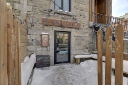 3460A Av. du Parc  Montréal (Ville-Marie), QC H2X 2H5