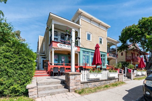 Façade - 101-2489 Rue De L'Église, Val-David, QC 