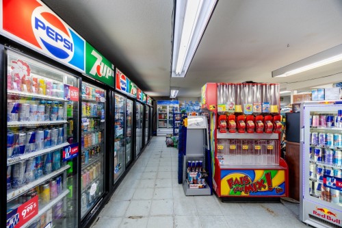 Commerce - 424 Rue Laurier, Val-Des-Sources, QC - Indoor