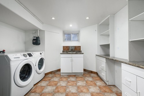 Laundry - 77 Av. Columbia, Westmount, QC - Indoor Photo Showing Laundry Room