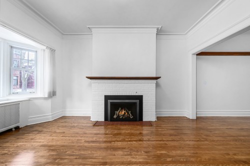 Living Room - 77 Av. Columbia, Westmount, QC - Indoor Photo Showing Living Room With Fireplace