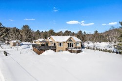 163 Ch. de la Lièvre N.  Bowman, QC J0X 3C0