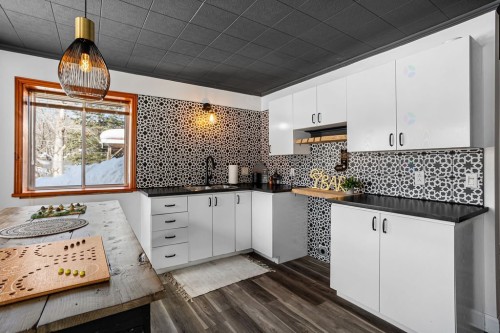 Bar - 5 Ch. De La Baie-Claire, La Macaza, QC - Indoor Photo Showing Kitchen