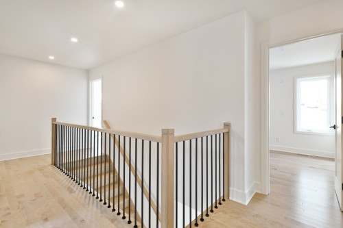 Staircase - 5725 Rue Aline, Brossard, QC - Indoor Photo Showing Other Room