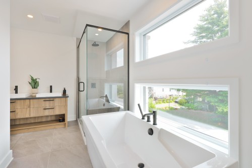 Master Bathroom - 5725 Rue Aline, Brossard, QC - Indoor Photo Showing Bathroom
