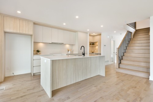 Kitchen - 5725 Rue Aline, Brossard, QC - Indoor Photo Showing Kitchen With Upgraded Kitchen