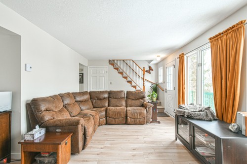 Salon - 15-255 Rue Séraphin, Sainte-Adèle, QC - Indoor Photo Showing Living Room
