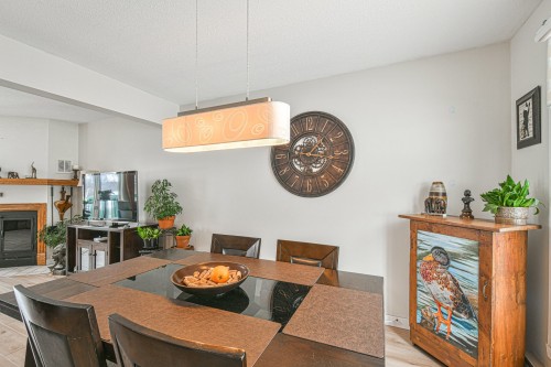 Salle à manger - 15-255 Rue Séraphin, Sainte-Adèle, QC - Indoor Photo Showing Dining Room With Fireplace