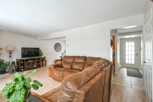 Salon - 15-255 Rue Séraphin, Sainte-Adèle, QC - Indoor Photo Showing Living Room